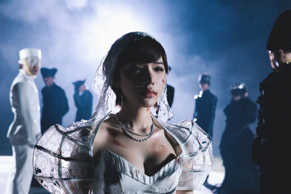 LyLy tái xuất âm nhạc sau vai diễn “phim trăm tỷ” - 2