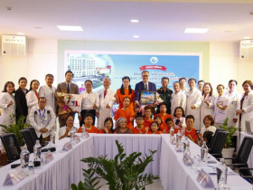  - Đoàn ngoại giao Pháp thăm, trao học bổng cho nạn nhân chất độc da cam/dioxin tại TP.HCM