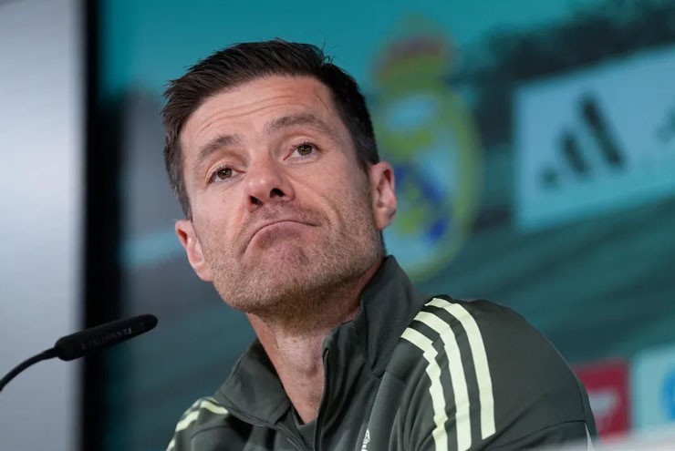 Alonso trở thành HLV hot nhất hè 2026, Liverpool và Man City tranh nhau - 1