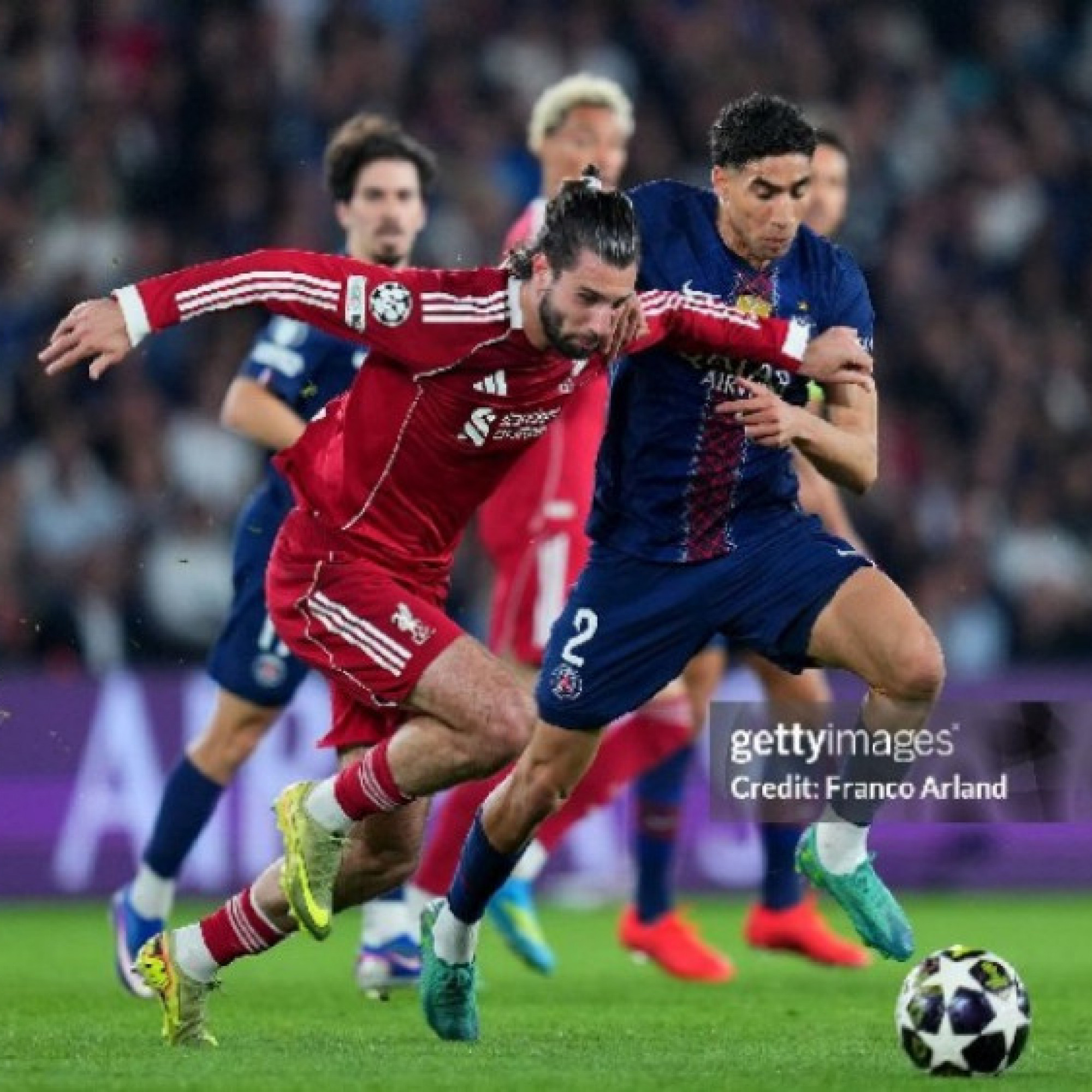  - Carragher chỉ ra “sai lầm chết người” của Liverpool trước PSG