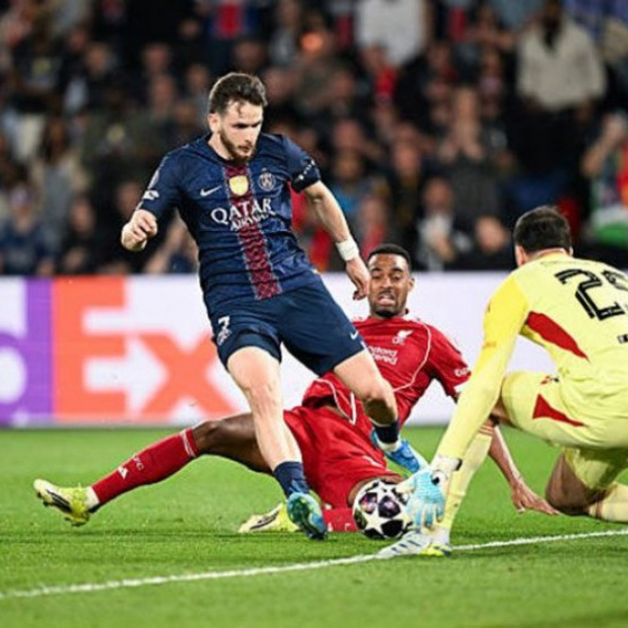  - Liverpool không sút trúng đích lần nào trước PSG, HLV Slot đã "hết thuốc chữa"