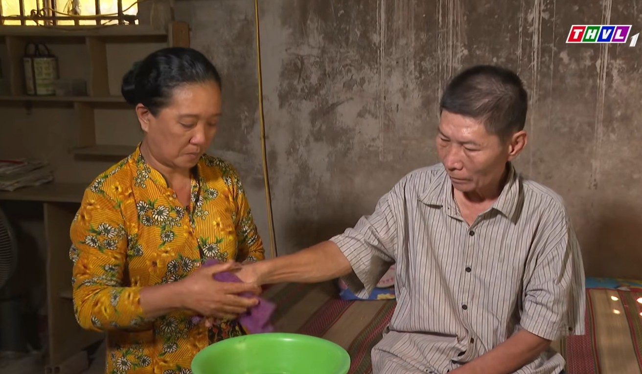 Chuyến xe nhân ái: Chồng tai biến liệt nửa người, vợ mang bệnh vẫn một mình xoay xở nuôi con - 4