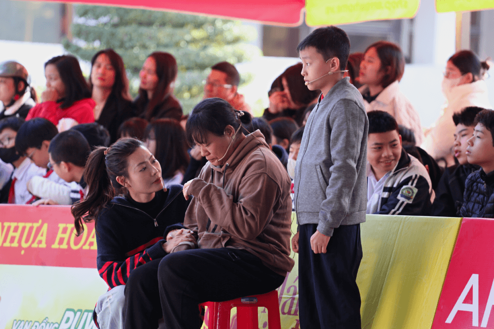 NSƯT Đức Khuê và diễn viên Thanh Hương xúc động trước hình ảnh những người mẹ gồng gánh nuôi con sau khi chồng mất - 4