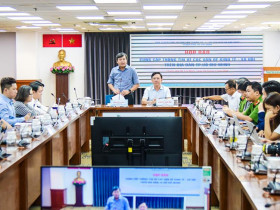  - Bãi giữ xe Đường sách TP.HCM: Giữ nguyên vỉa hè hay di dời để đảm bảo mỹ quan?