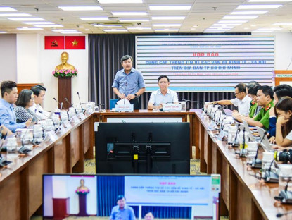  - Bãi giữ xe Đường sách TP.HCM: Giữ nguyên vỉa hè hay di dời để đảm bảo mỹ quan?