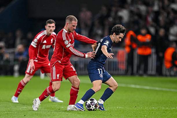 Liverpool sút trúng đích không nổi trước PSG: Slot và sự thay đổi "hết thuốc chữa" - 2