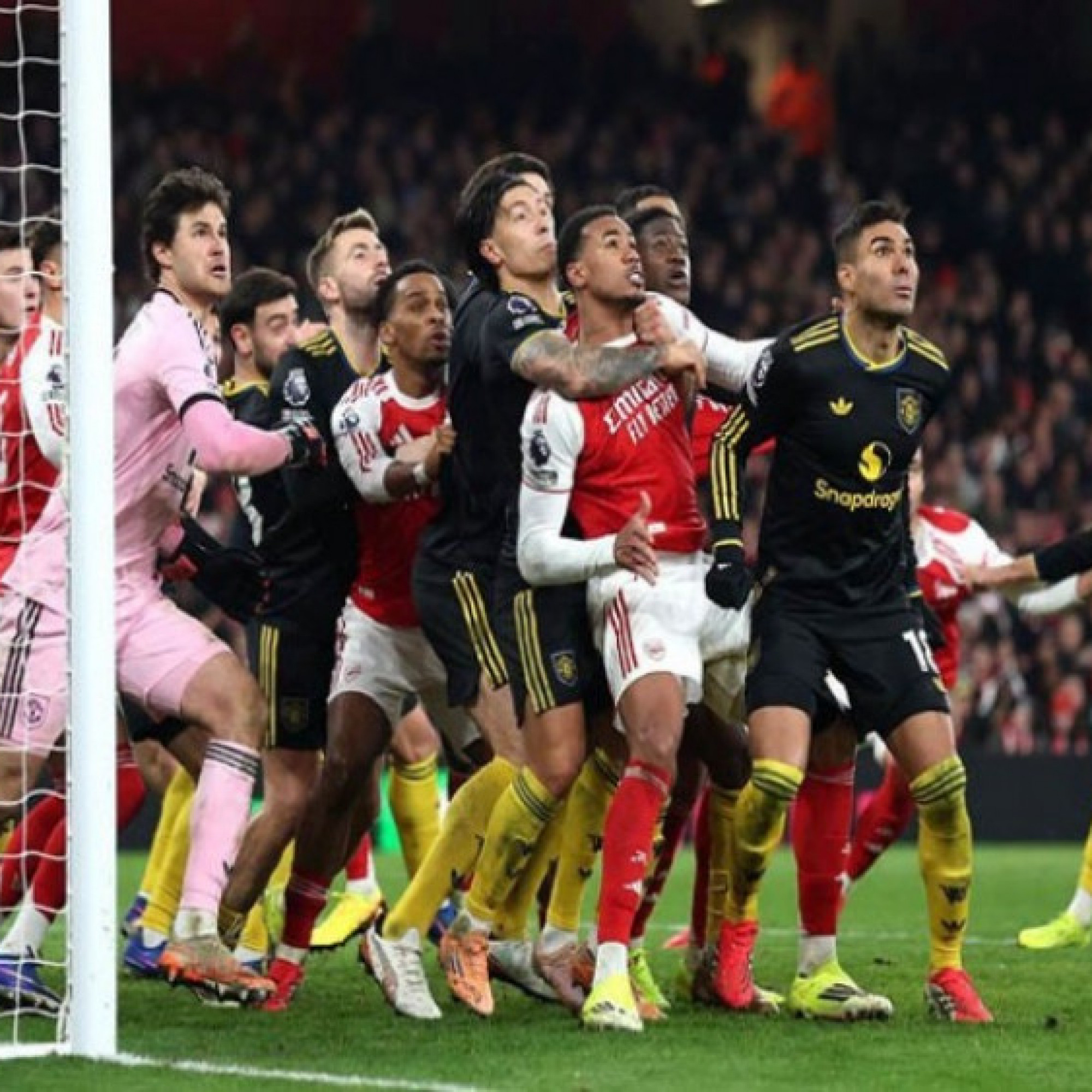  - Arsenal vẫn đứng đỉnh bảng nếu bỏ "bóng chết", MU của Carrick chỉ xếp thứ 9