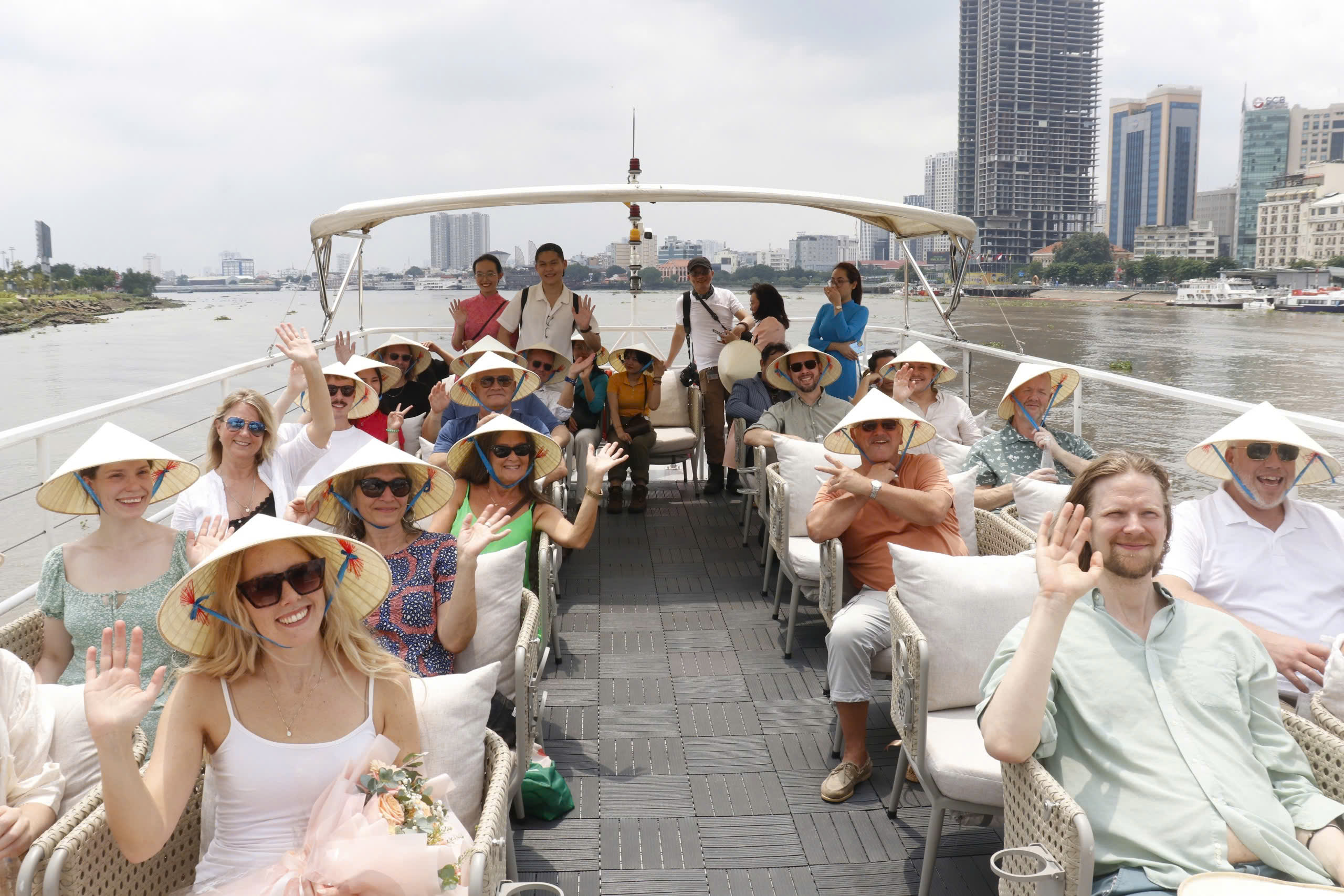 AI đang “tái thiết” ngành du lịch: Cơ hội tăng tốc hay áp lực tái cấu trúc? - 2