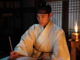  - "Dưới Bóng Điện Hạ" gây bất ngờ khi đào sâu từng lát cắt lịch sử để tạo nên câu chuyện đẫm nước mắt về tình người