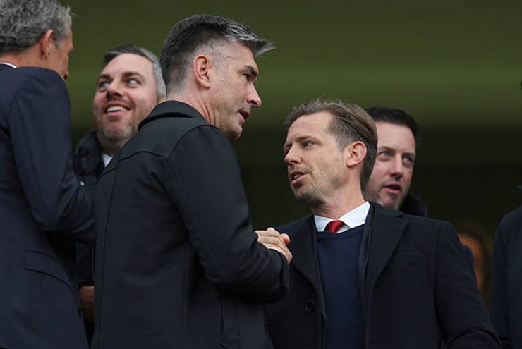 Hỗn độn hậu trường Liverpool: Arne Slot chưa bị sa thải vì… sếp trên bỏ chạy trước - 2