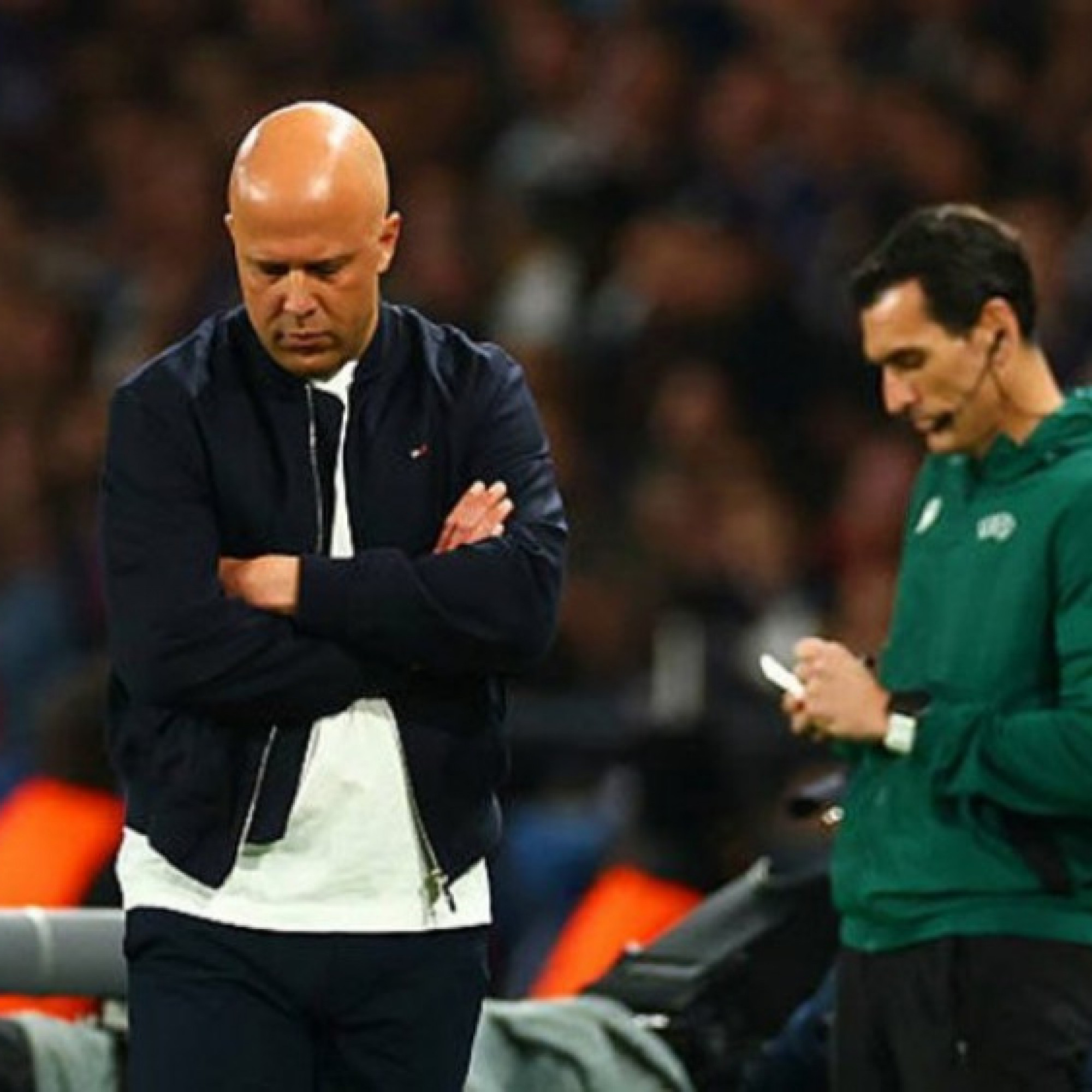  - Hỗn độn hậu trường Liverpool: Arne Slot chưa bị sa thải vì… sếp trên bỏ chạy trước