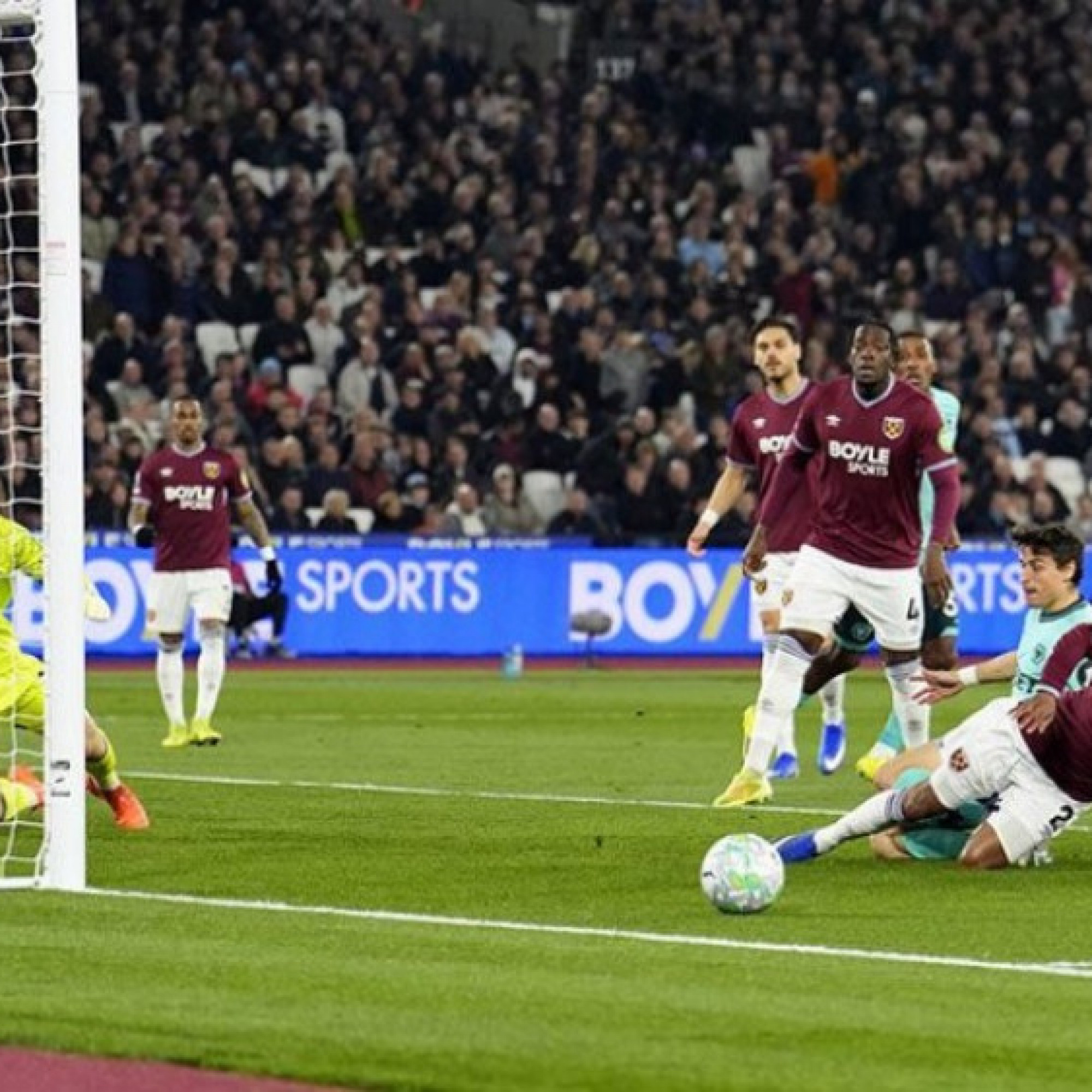  - Video bóng đá West Ham - Wolves: 2 cú đúp đưa Tottenham xuống "vùng đèn đỏ" (Ngoại hạng Anh)