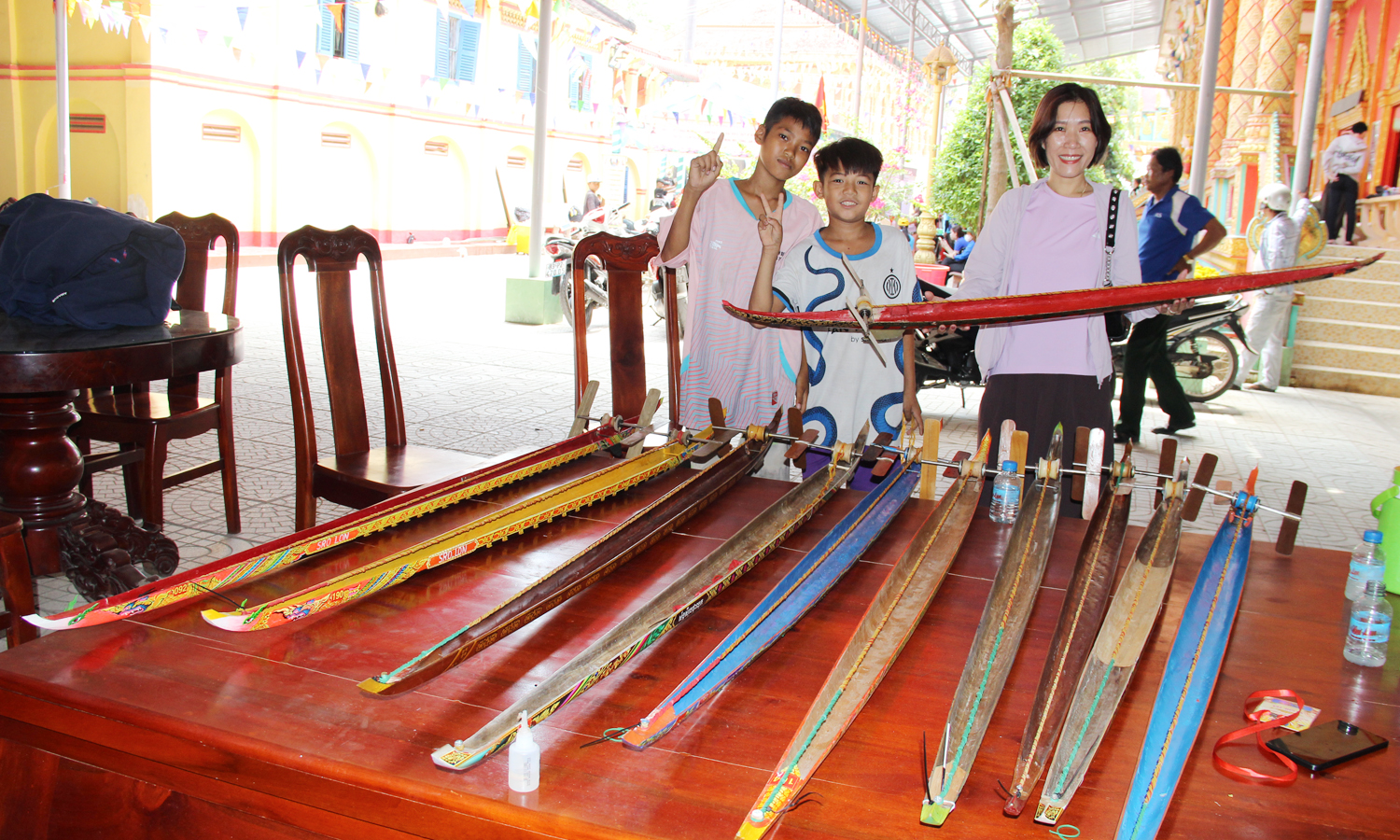 Hàng nghìn du khách xem đua ghe ngo mini trên cạn ở Cần Thơ - 7