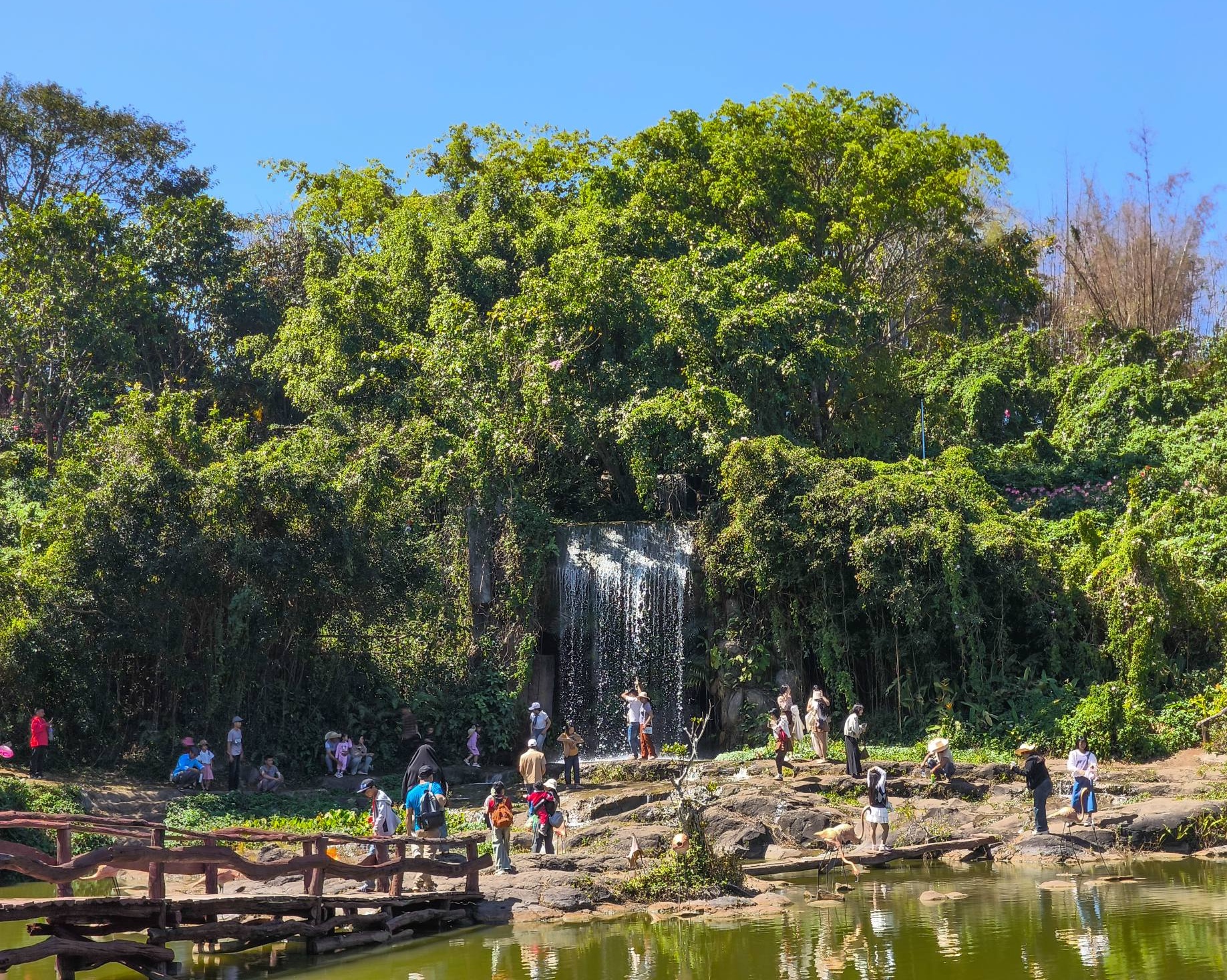 gom den va tuong nha mo: nhung manh ghep giu tron can tinh dai ngan - 3