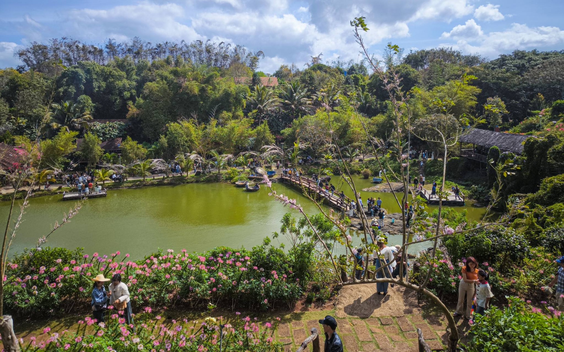 gom den va tuong nha mo: nhung manh ghep giu tron can tinh dai ngan - 4