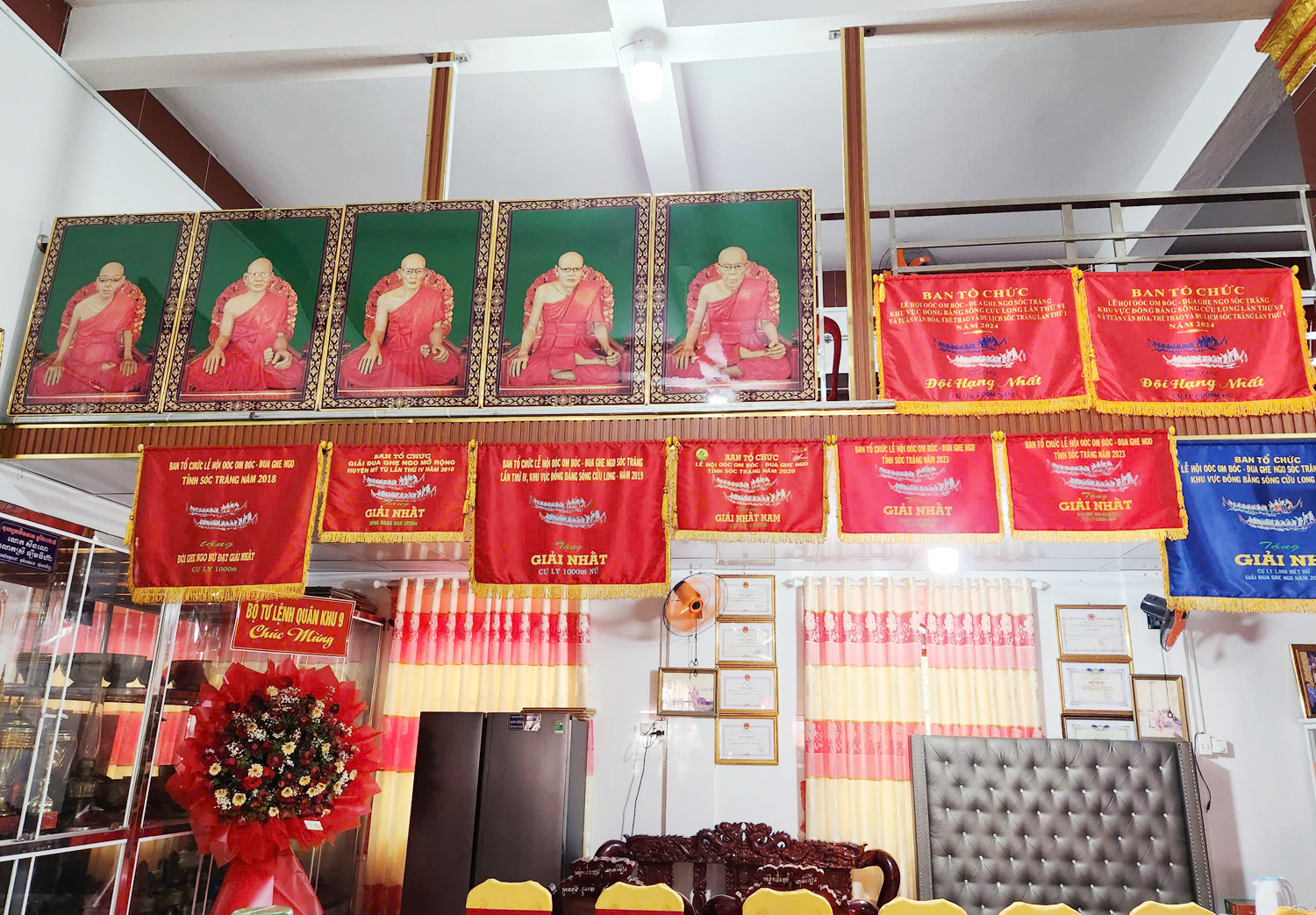 Hàng nghìn du khách xem đua ghe ngo mini trên cạn ở Cần Thơ - 10