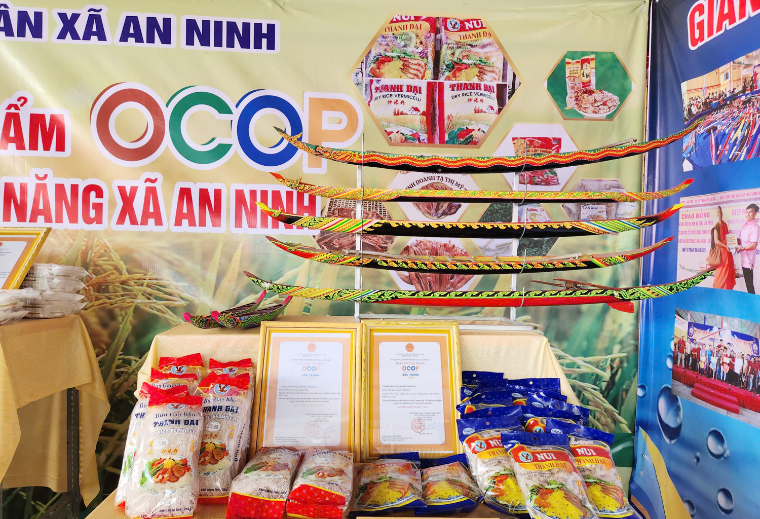 Hàng nghìn du khách xem đua ghe ngo mini trên cạn ở Cần Thơ - 16