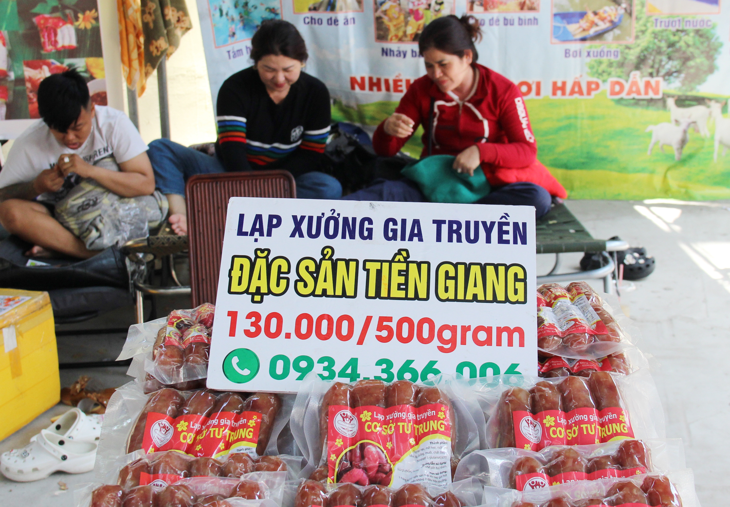 Hàng nghìn du khách xem đua ghe ngo mini trên cạn ở Cần Thơ - 20