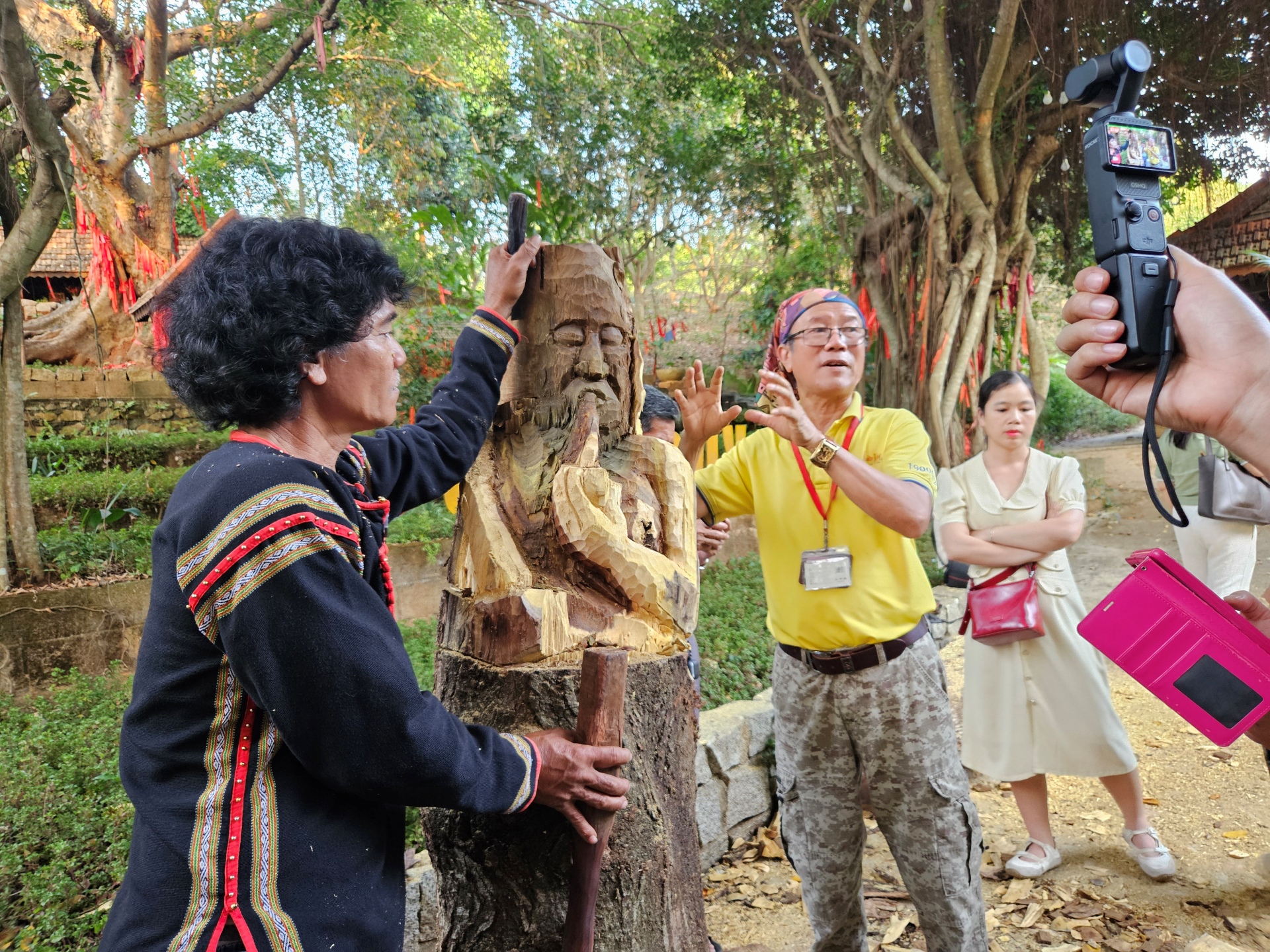 gom den va tuong nha mo: nhung manh ghep giu tron can tinh dai ngan - 7