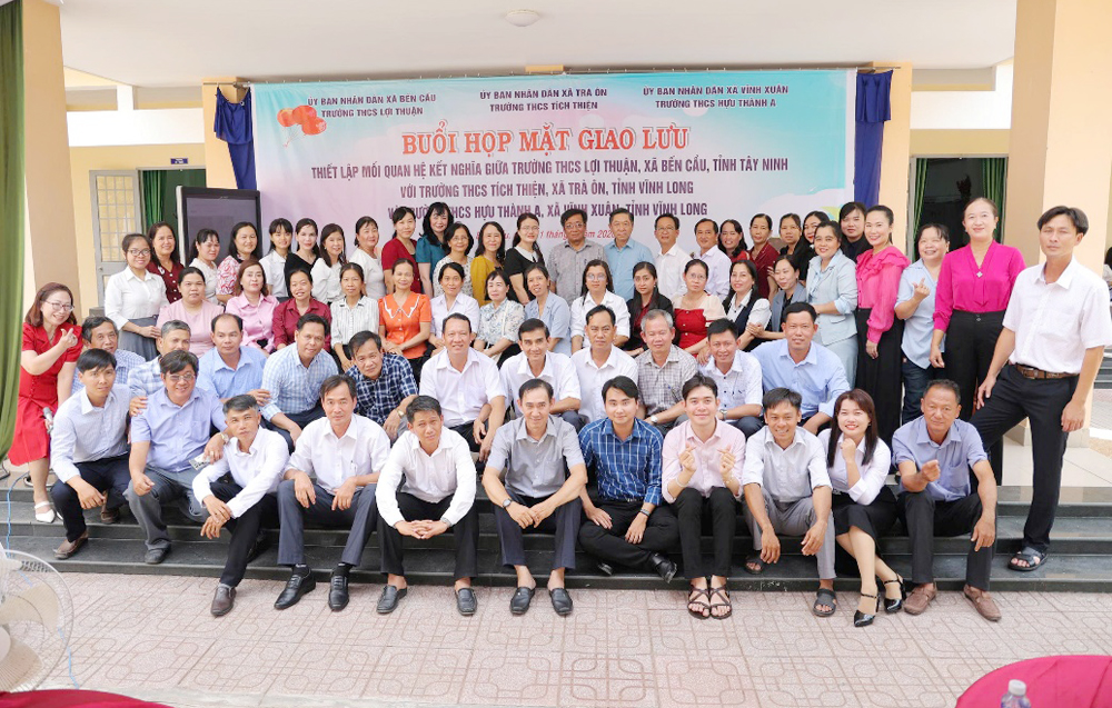 Khi phấn trắng bắc cầu kiều: Khát vọng kết nối giữa hai miền đất học - 2