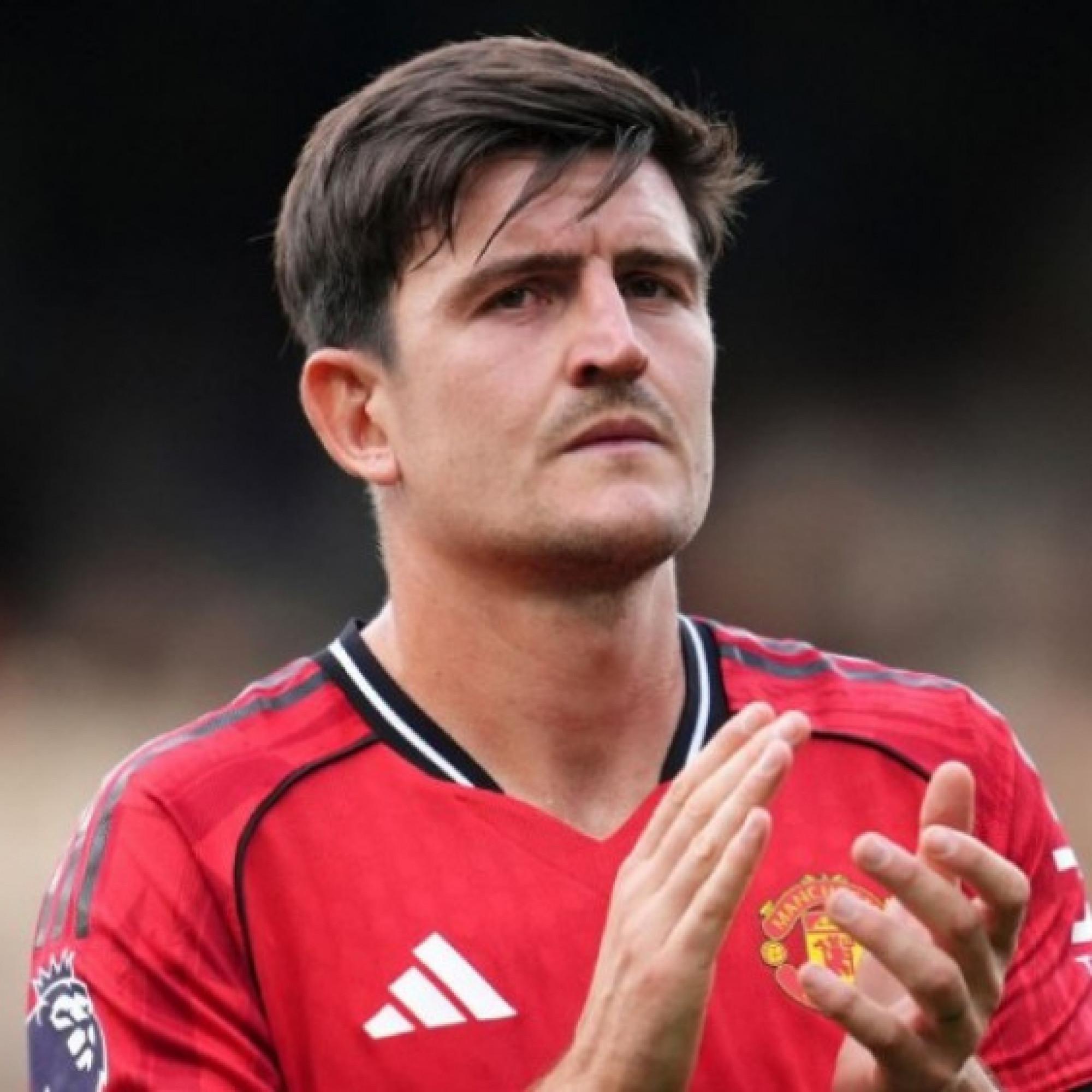  - Tin mới nhất bóng đá sáng 12/4: Maguire không hề giảm lương?