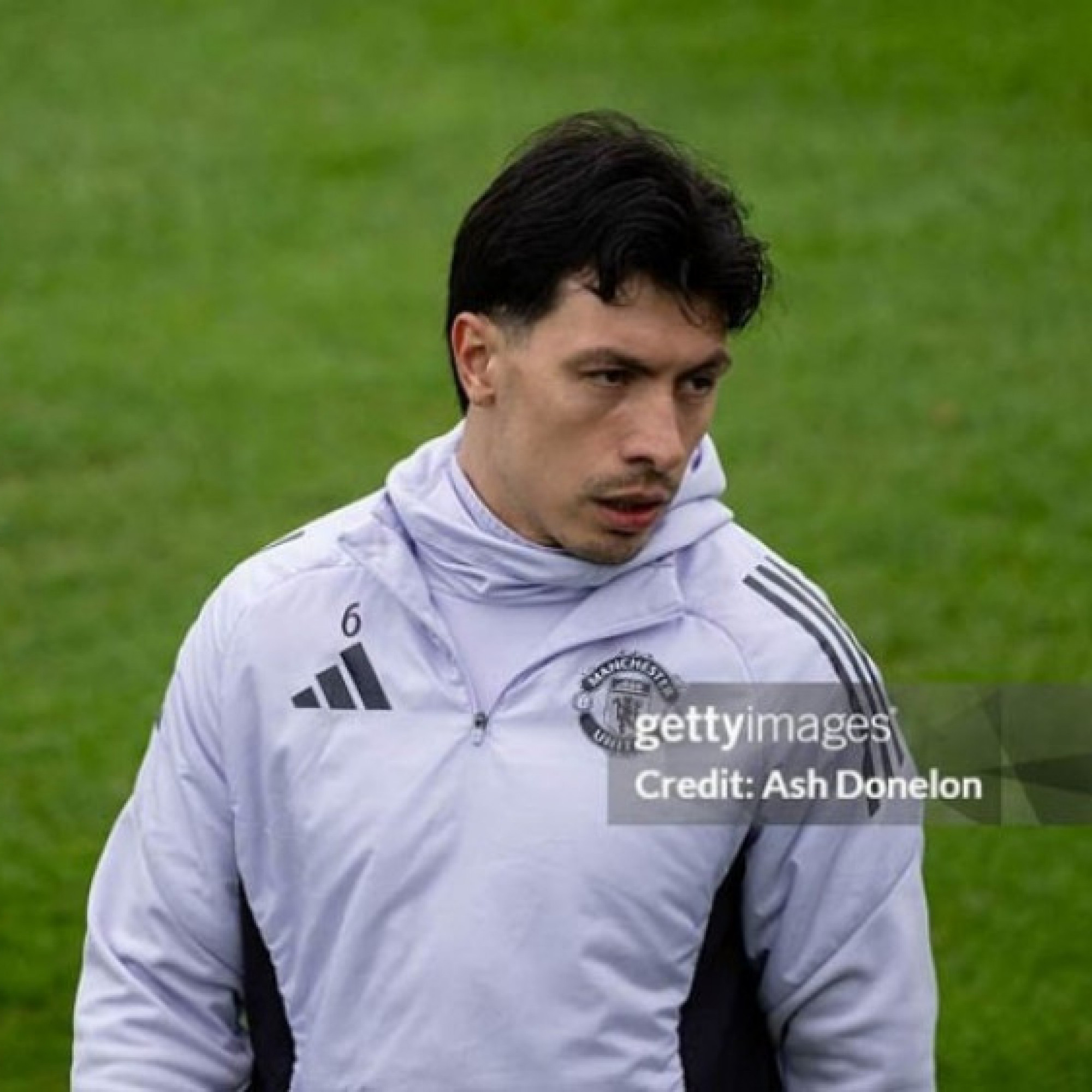  - Tin mới nhất bóng đá chiều 12/4: MU đón tin vui về Lisandro Martinez