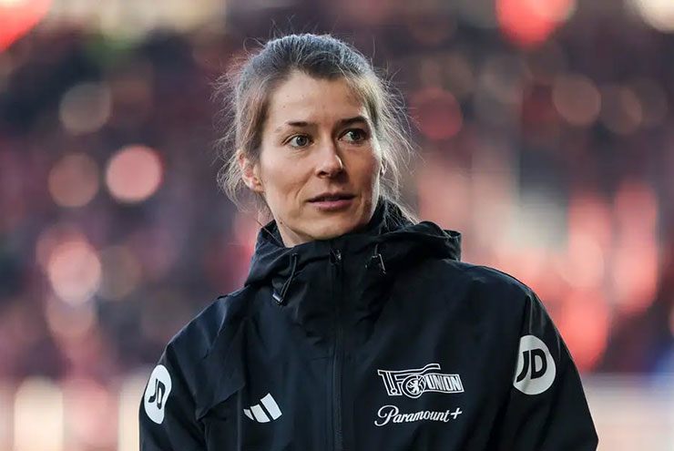 HLV nữ đầu tiên được bổ nhiệm dẫn dắt một CLB Bundesliga - 1