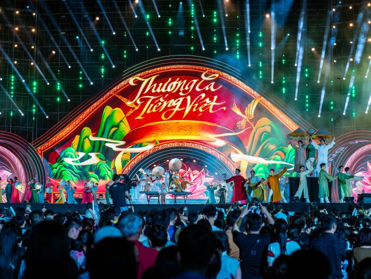 Hơn 50.000  người cháy hết mình cùng concert Thanh âm kỷ nguyên mới