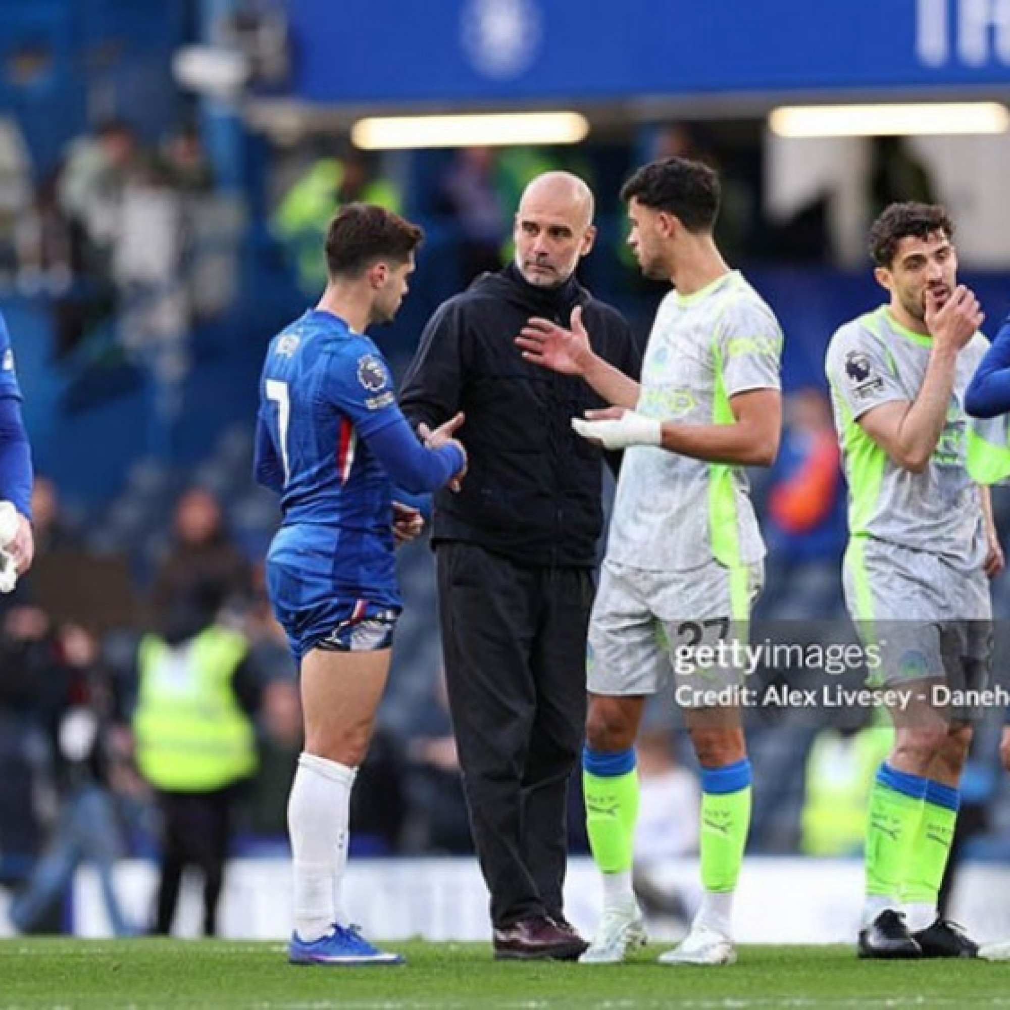  - Man City hạ đẹp Chelsea: HLV Guardiola hài lòng, người hùng Cherki tuyên bố đanh thép