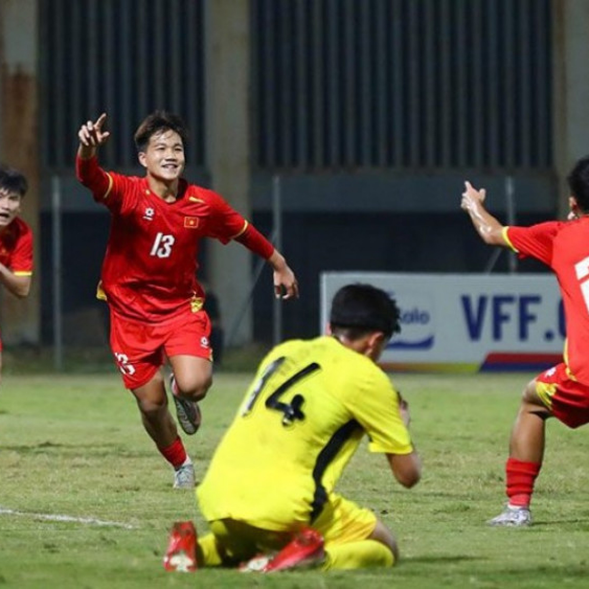  - Video bóng đá U17 Việt Nam - U17 Malaysia: Tấn công vũ bão, hiệp 1 áp đảo (U17 Đông Nam Á)