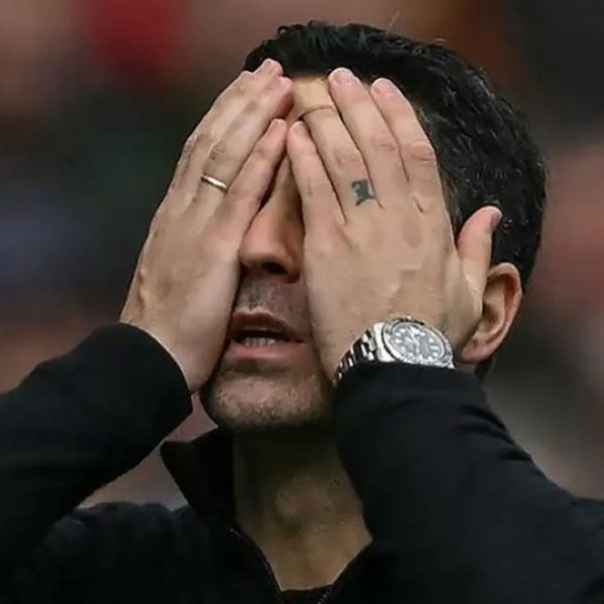  - Arsenal tìm HLV mới nếu đuổi Arteta, Fabregas có thể trở lại