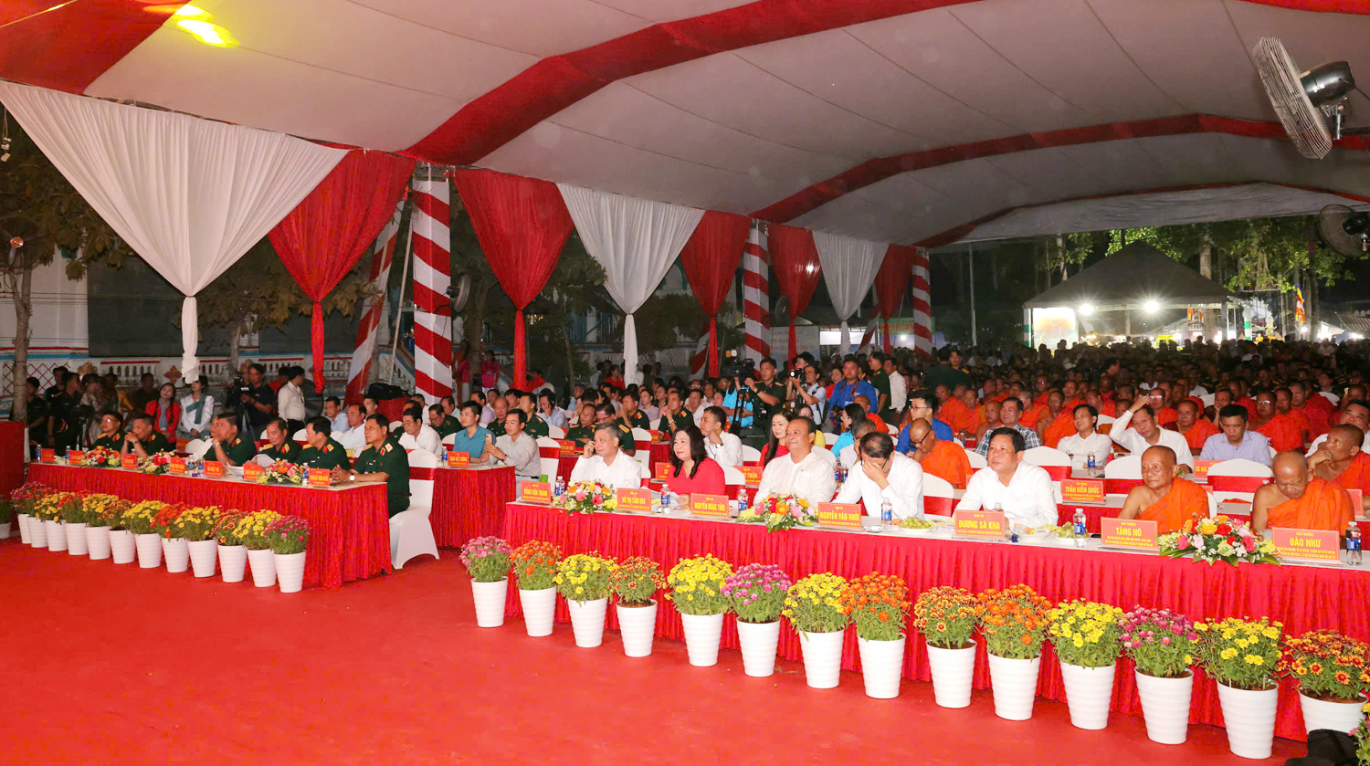 Du khách ấn tượng với Tết Quân Dân ở Cần Thơ - 2