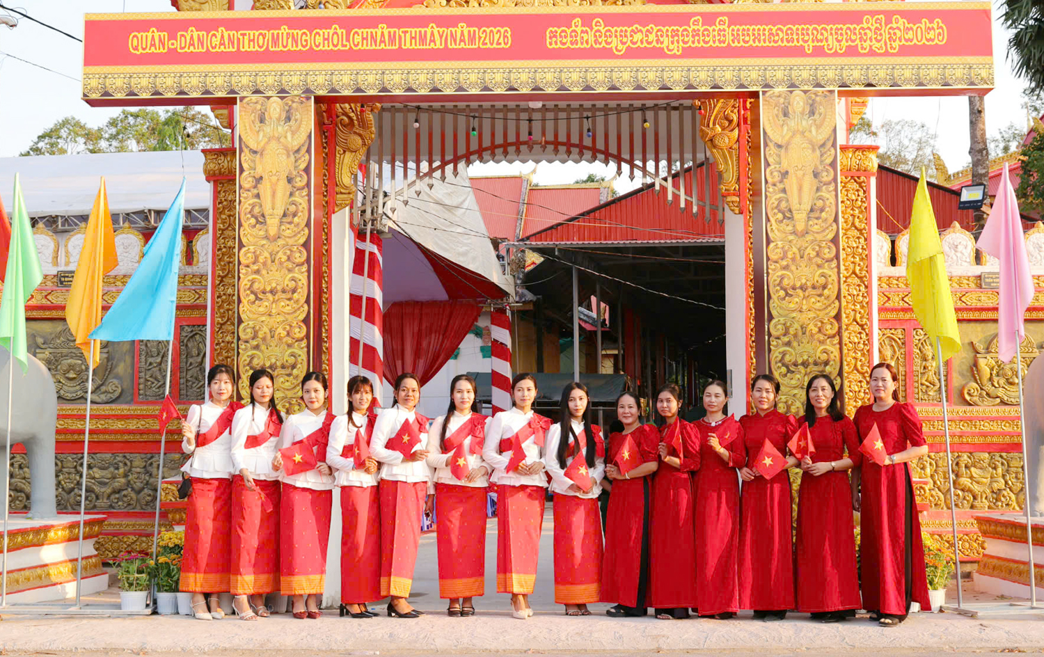 Du khách ấn tượng với Tết Quân Dân ở Cần Thơ - 4