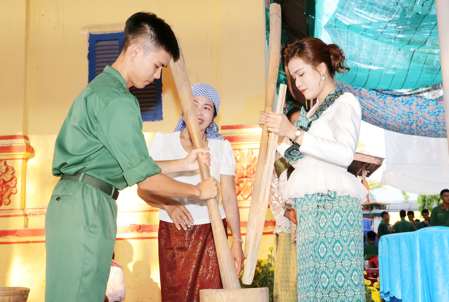 Du khách ấn tượng với Tết Quân Dân ở Cần Thơ - 6