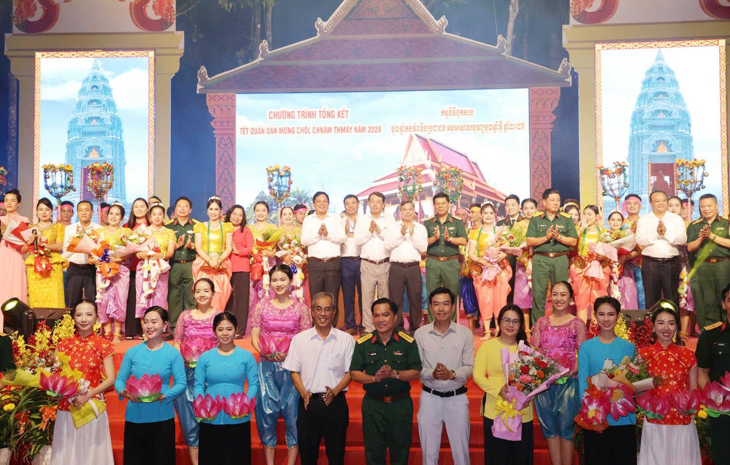 Du khách ấn tượng với Tết Quân Dân ở Cần Thơ - 11