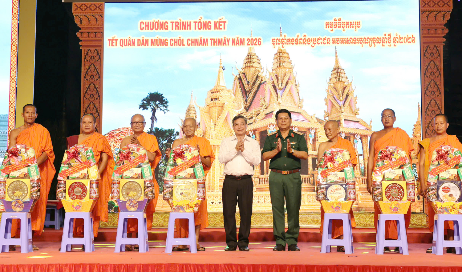 Du khách ấn tượng với Tết Quân Dân ở Cần Thơ - 12