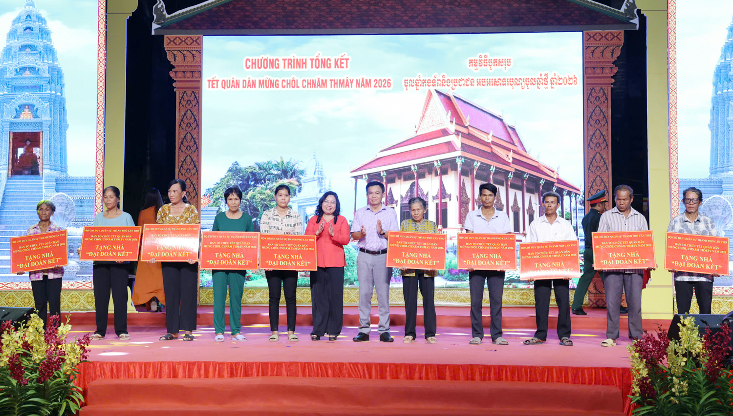 Du khách ấn tượng với Tết Quân Dân ở Cần Thơ - 14