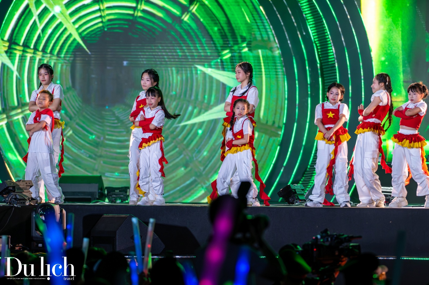 hon 50.000  nguoi chay het minh cung concert thanh am ky nguyen moi - 8