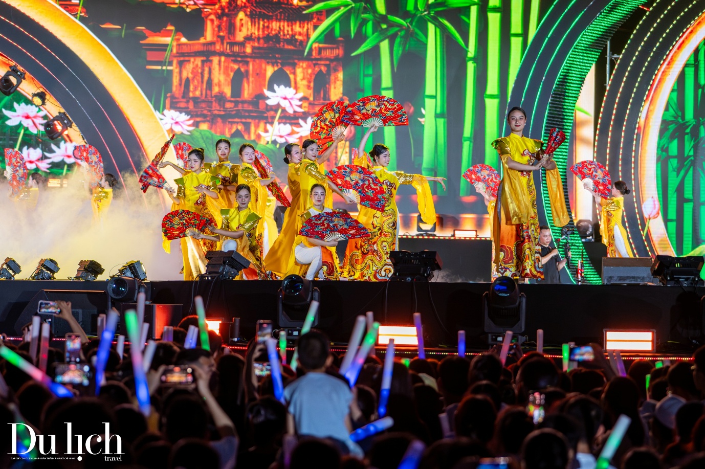 hon 50.000  nguoi chay het minh cung concert thanh am ky nguyen moi - 3