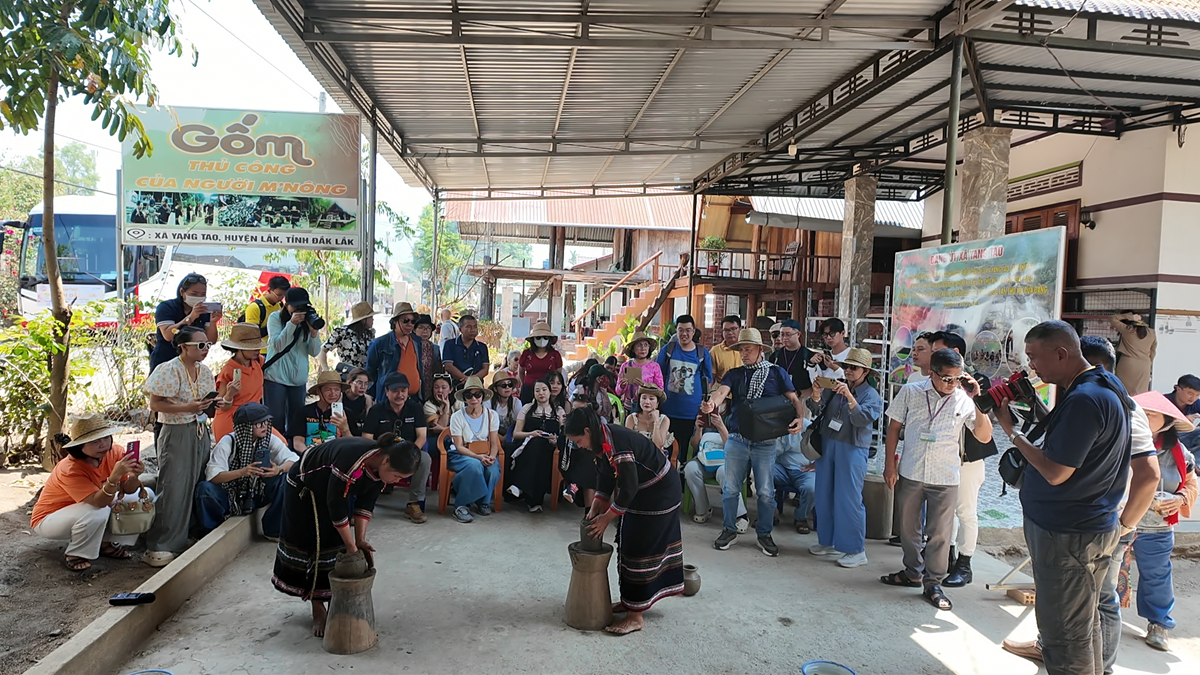 Nghề gốm thủ công của người M’nông: Di sản giữa dòng chảy hiện đại - 1