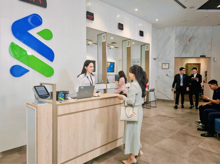 Standard Chartered được vinh danh Ngân hàng bán lẻ tốt nhất Việt Nam 2026 - 2