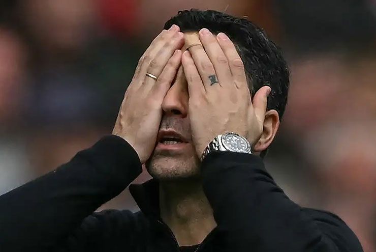 Arsenal tìm HLV mới nếu đuổi Arteta, Fabregas có thể trở lại - 1