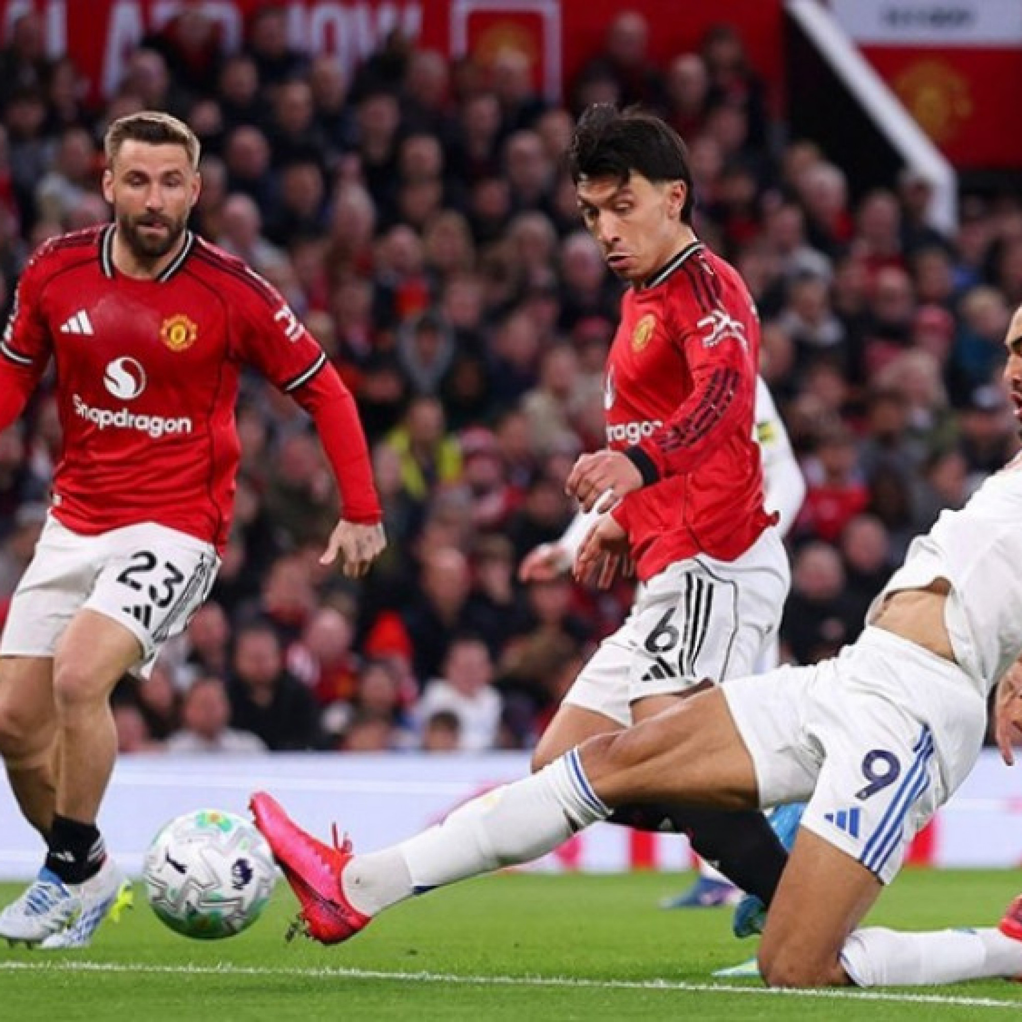  - Trực tiếp bóng đá MU - Leeds: "Quỷ đỏ" thủng lưới bàn thứ 2 (Ngoại hạng Anh)