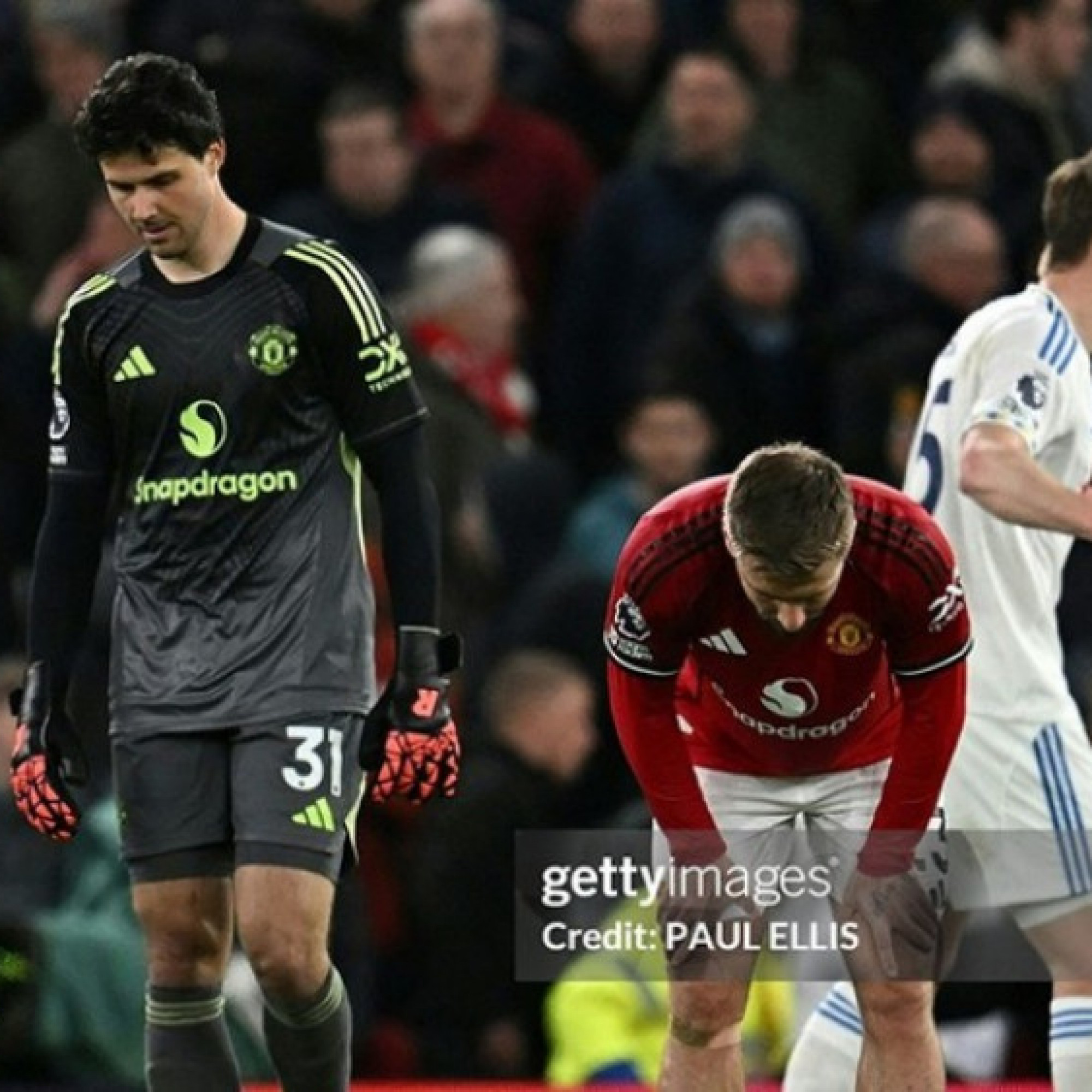  - Nóng bảng xếp hạng Ngoại hạng Anh: MU tự làm khó đua top 5, Leeds United thắp sáng trụ hạng