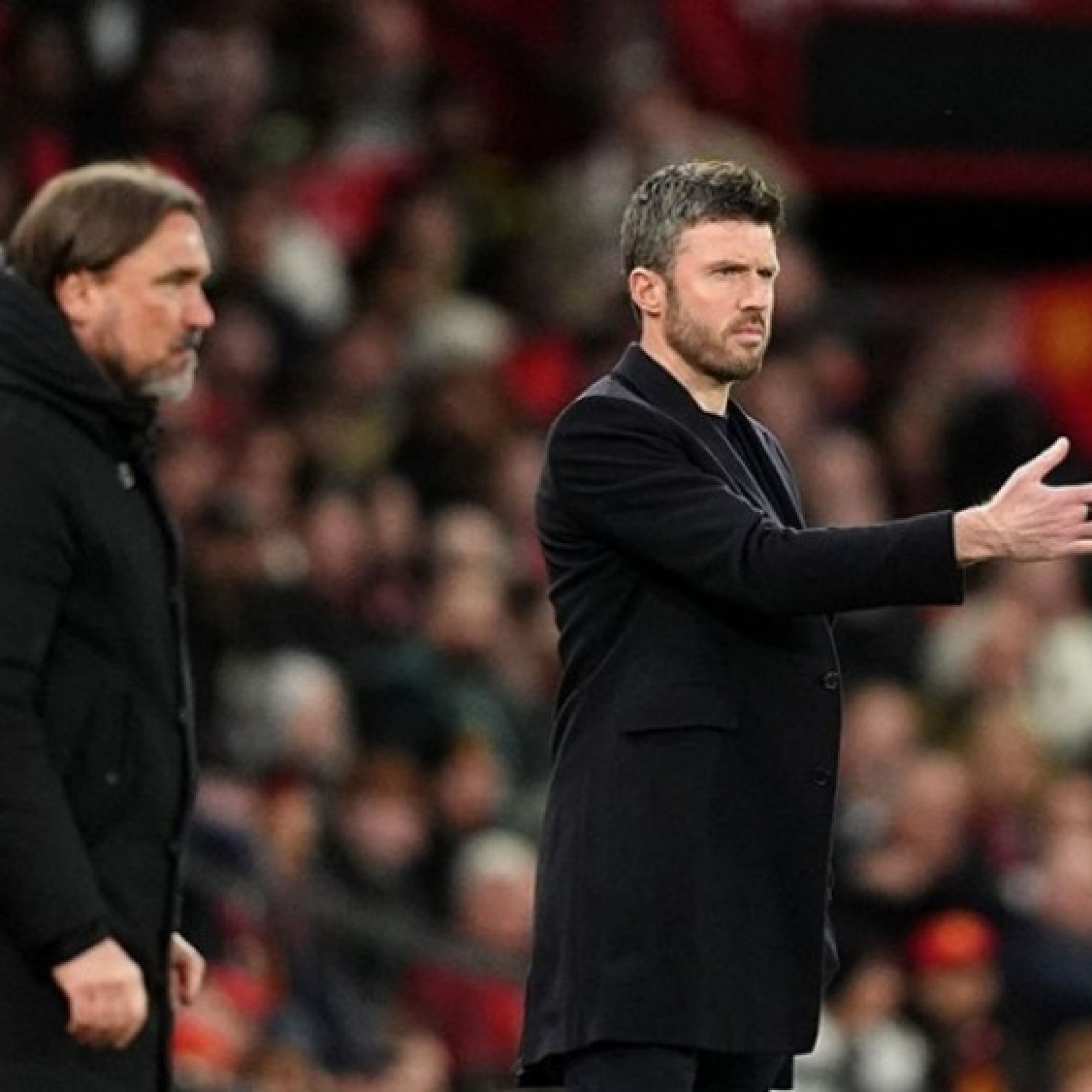  - MU thua đau Leeds United: Carrick tức giận vì thẻ đỏ của Martinez