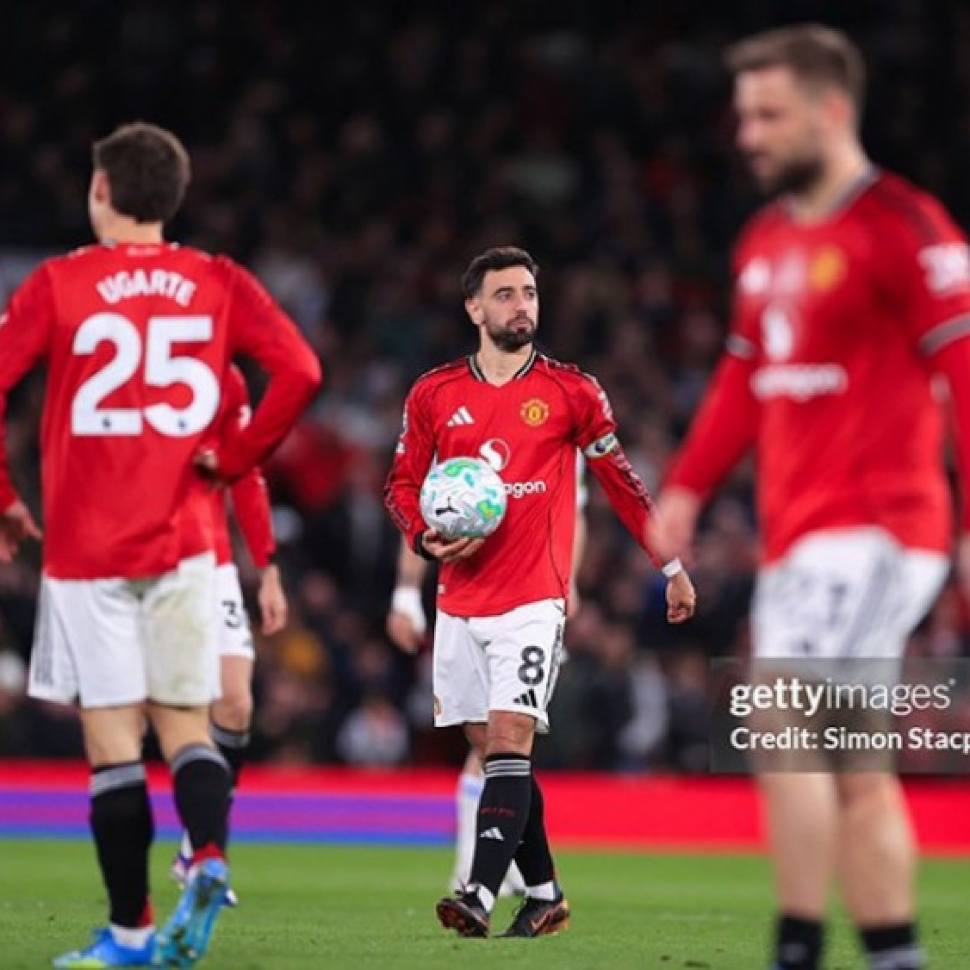  - MU thua sốc sau 24 ngày nghỉ: Carrick mắc 2 sai lầm nghiêm trọng