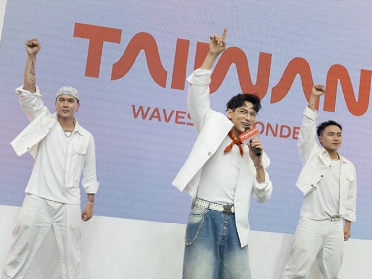 Isaac bất ngờ xuất hiện tại VITM Hà Nội 2026, hé lộ “thiên đường” du lịch khiến khách Việt mê mẩn