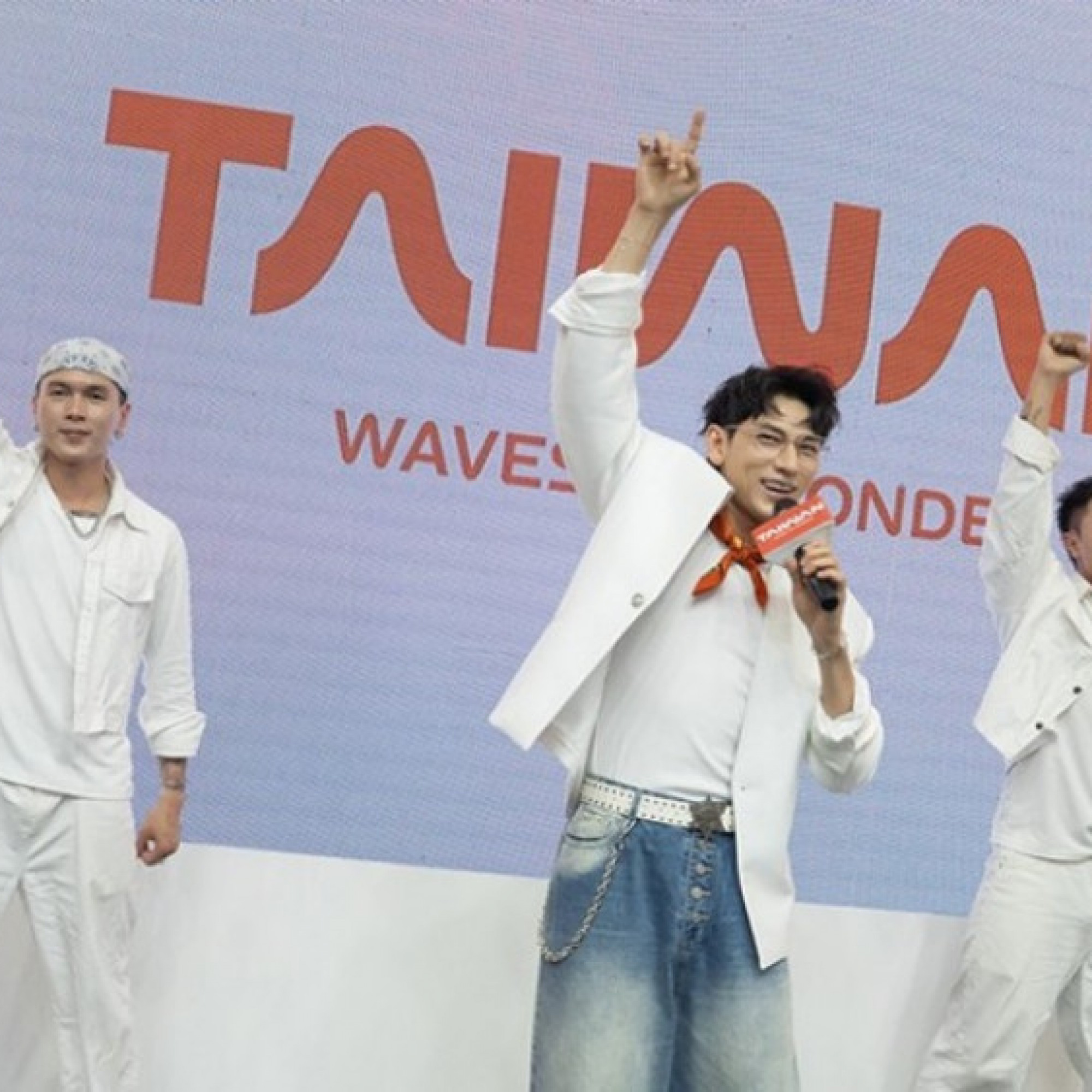 Isaac bất ngờ xuất hiện tại VITM Hà Nội 2026, hé lộ “thiên đường” du lịch khiến khách Việt mê mẩn