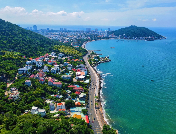 Nghỉ Giỗ Tổ Hùng Vương: Trải nghiệm từ phố thị đến biển xanh