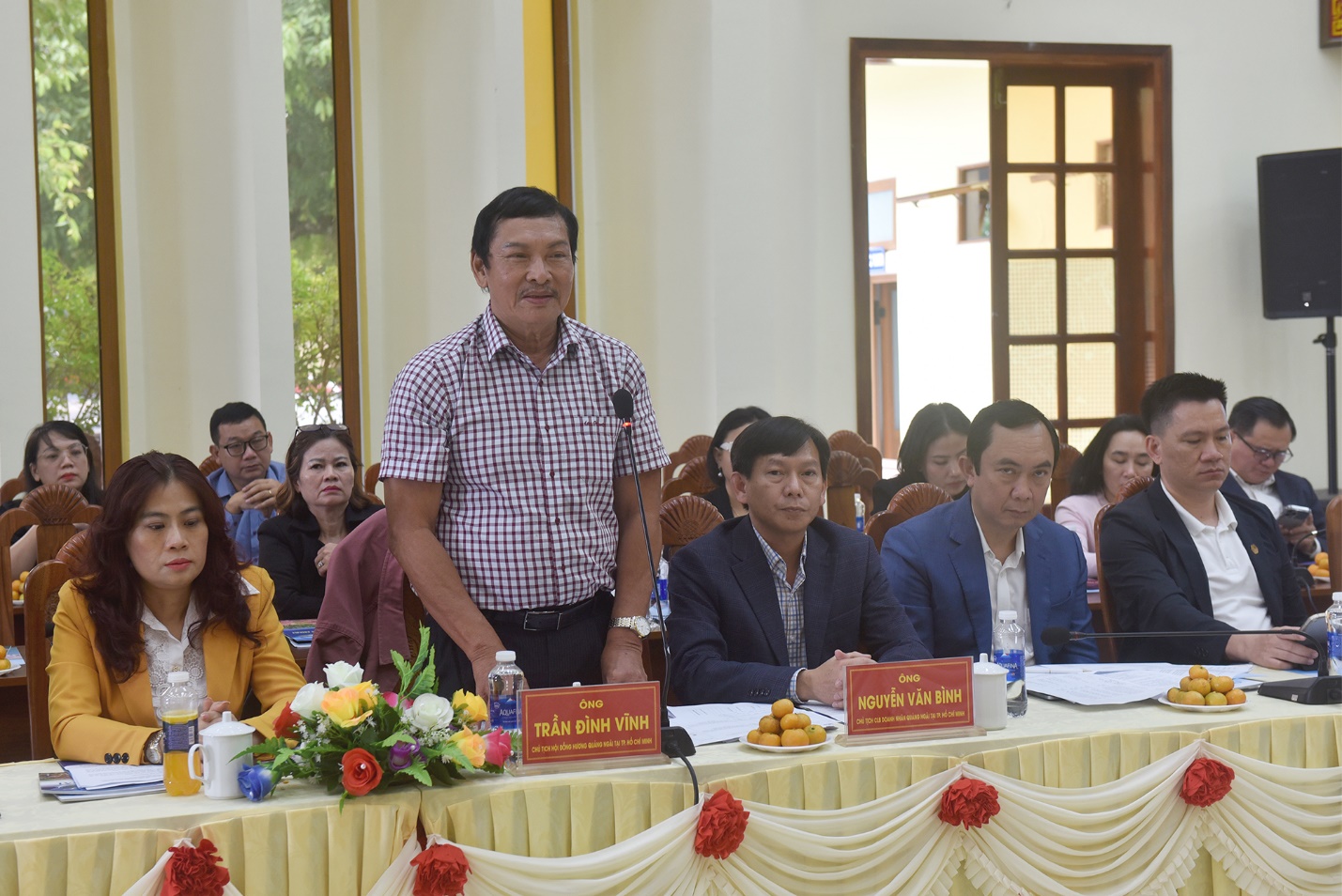 doanh nhan quang ngai tai tp.hcm khao sat trong cay duoc lieu duoi tan rung - 4